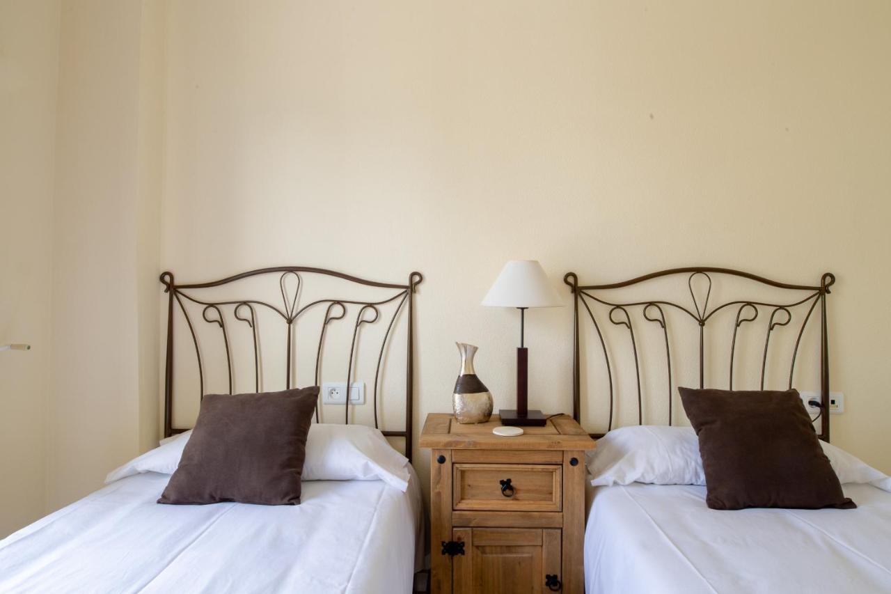 2261-Superb Apt On The Beach, On Duquesa Harbour 마닐바 외부 사진
