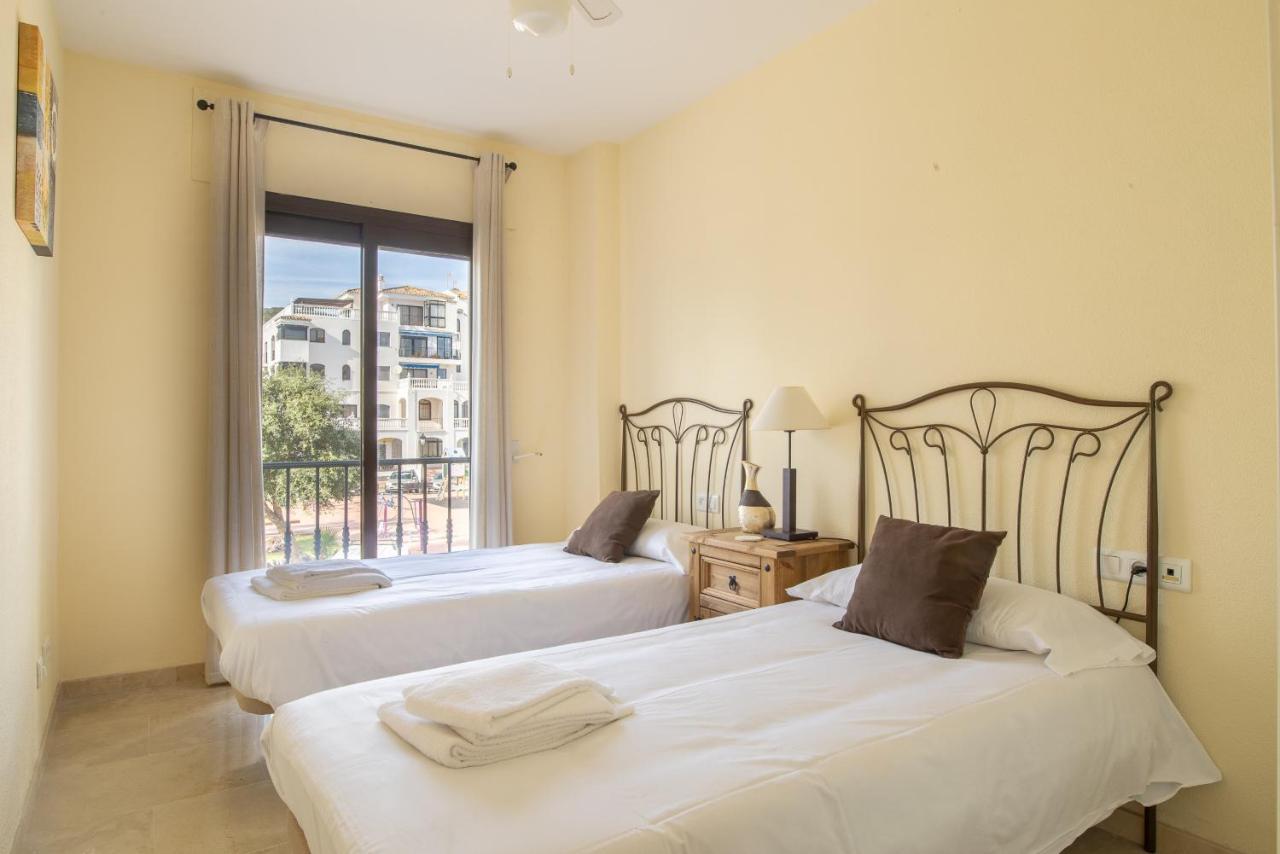 2261-Superb Apt On The Beach, On Duquesa Harbour 마닐바 외부 사진